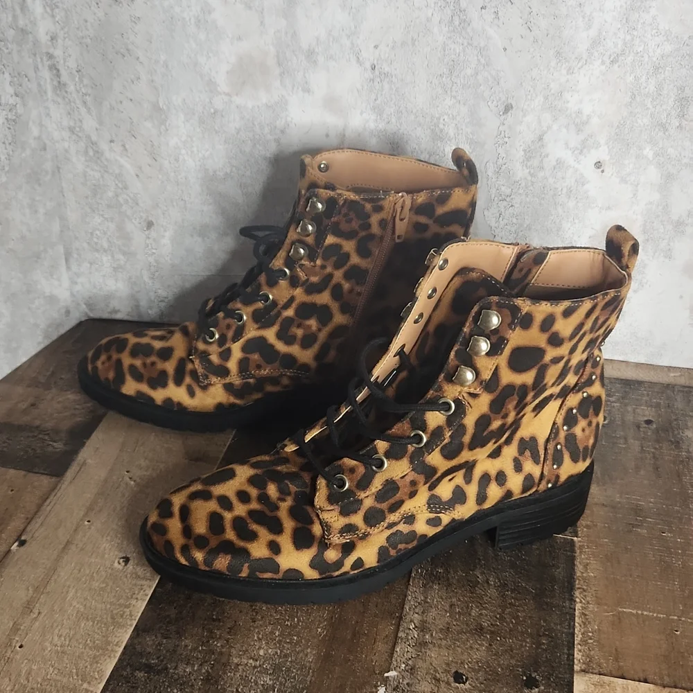 Material Girl Leopard lace up ankle booties Size 7.5 new - Picture 3 of 9